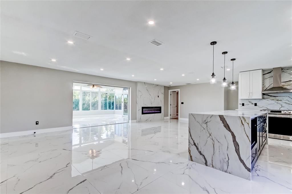 待售: $825,000 (4 贝兹, 2 浴室, 2183 平方英尺)