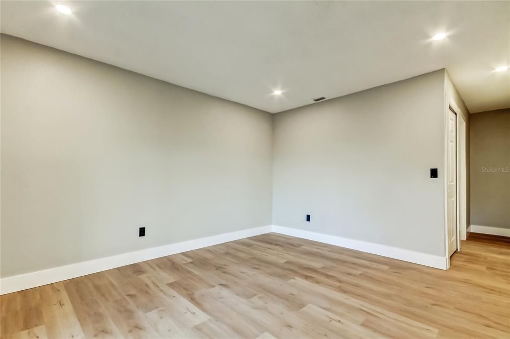 待售: $825,000 (4 贝兹, 2 浴室, 2183 平方英尺)