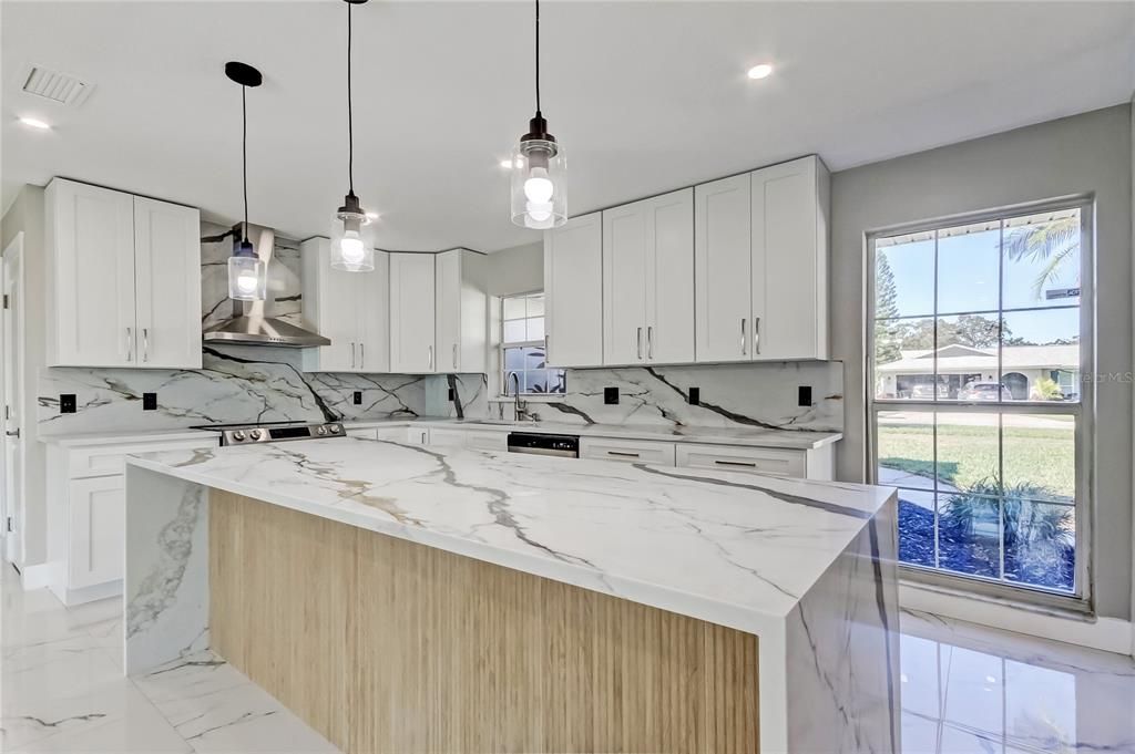 待售: $825,000 (4 贝兹, 2 浴室, 2183 平方英尺)