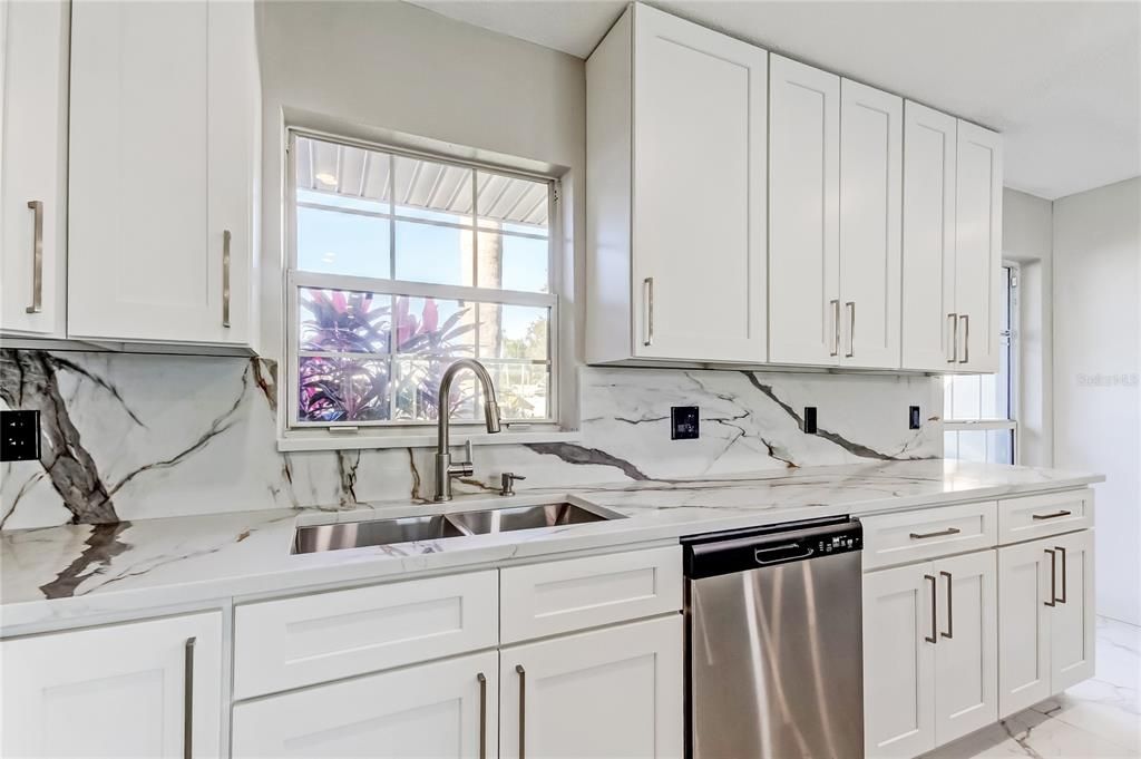 待售: $825,000 (4 贝兹, 2 浴室, 2183 平方英尺)