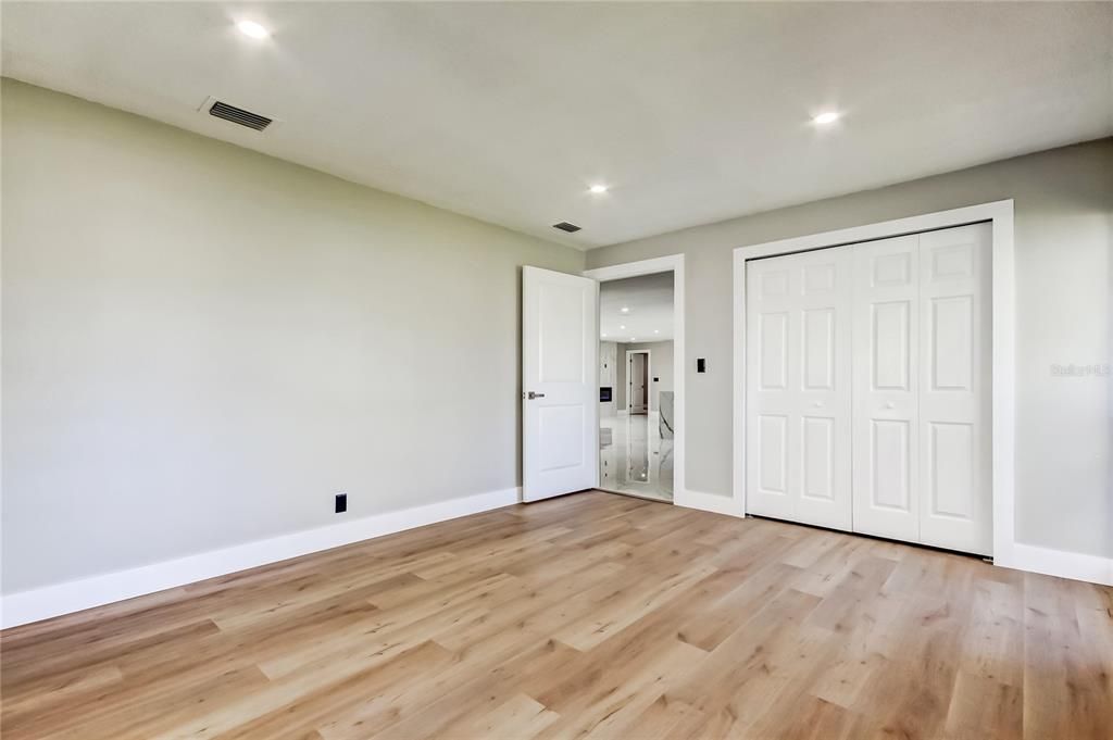 待售: $825,000 (4 贝兹, 2 浴室, 2183 平方英尺)