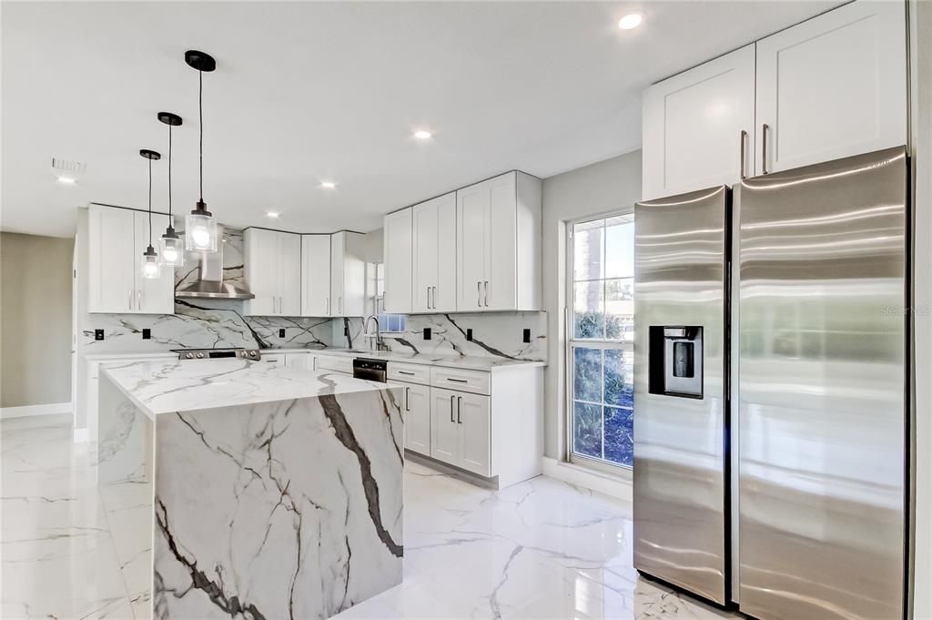 待售: $825,000 (4 贝兹, 2 浴室, 2183 平方英尺)