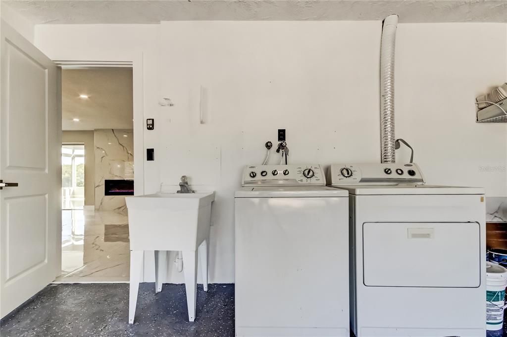 待售: $825,000 (4 贝兹, 2 浴室, 2183 平方英尺)