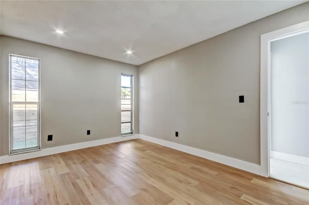 待售: $825,000 (4 贝兹, 2 浴室, 2183 平方英尺)