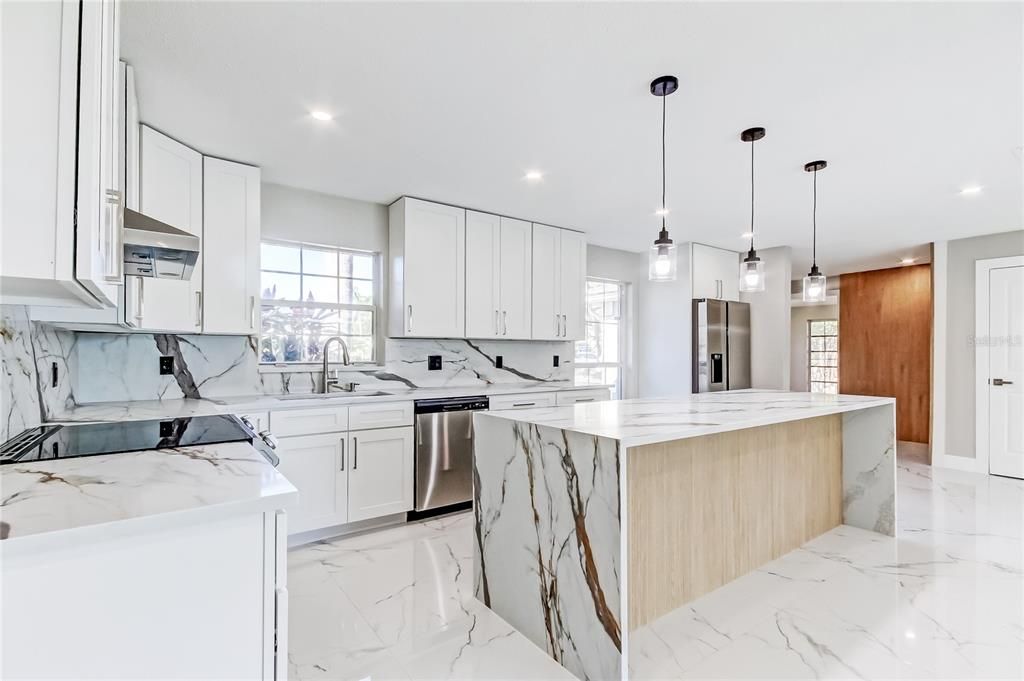 待售: $825,000 (4 贝兹, 2 浴室, 2183 平方英尺)