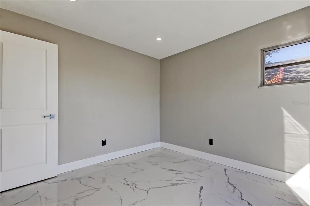 待售: $825,000 (4 贝兹, 2 浴室, 2183 平方英尺)