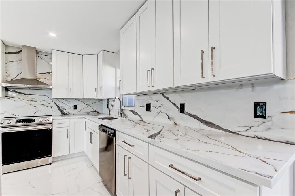 待售: $825,000 (4 贝兹, 2 浴室, 2183 平方英尺)