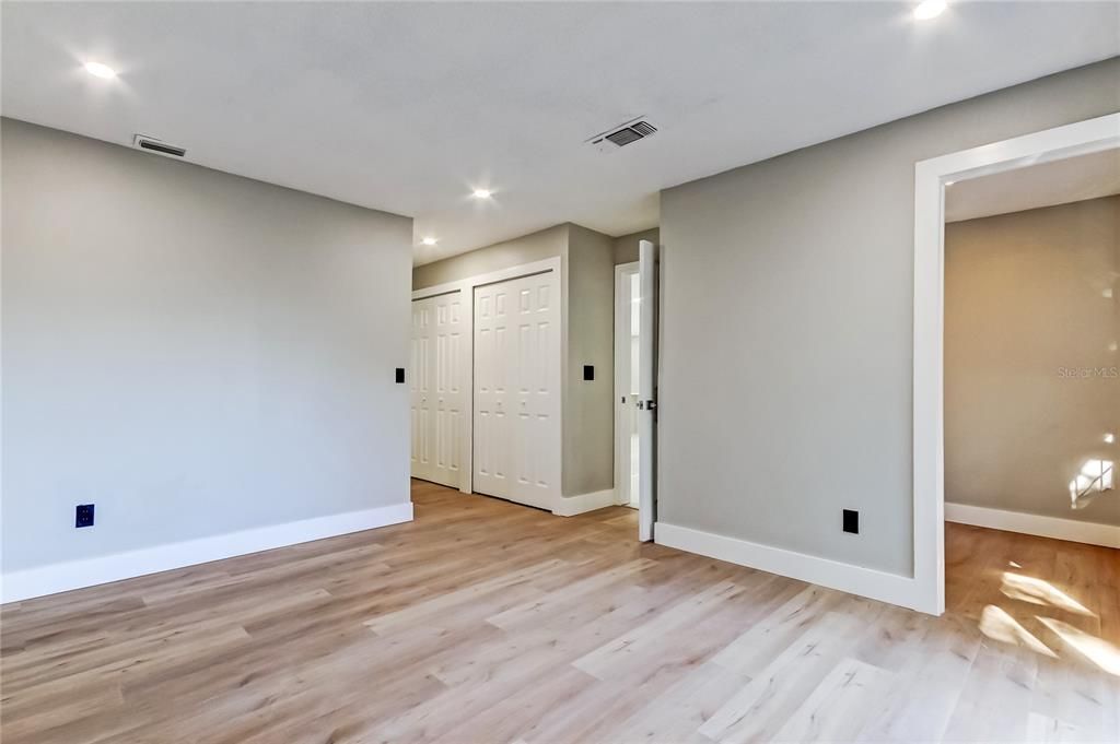 待售: $825,000 (4 贝兹, 2 浴室, 2183 平方英尺)