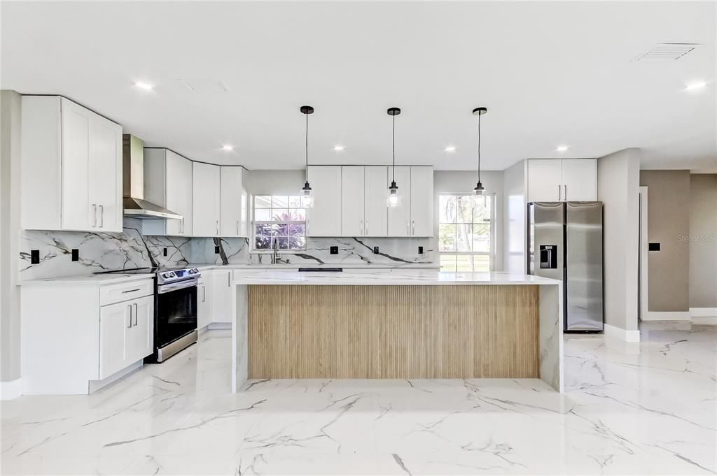 待售: $825,000 (4 贝兹, 2 浴室, 2183 平方英尺)