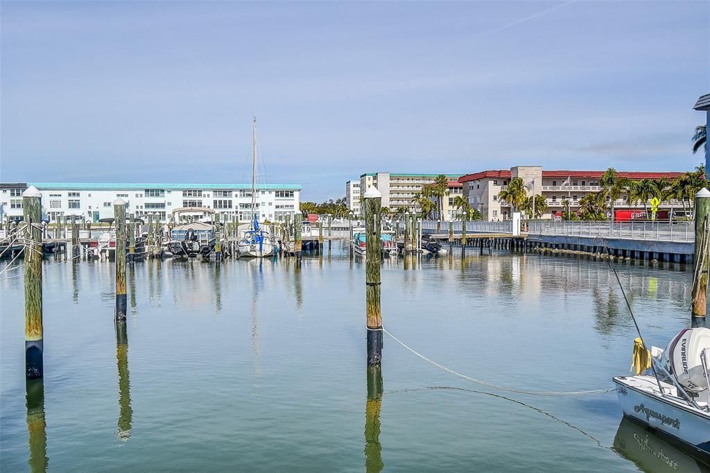 For Sale: $258,000 (2 beds, 2 baths, 1250 Square Feet)