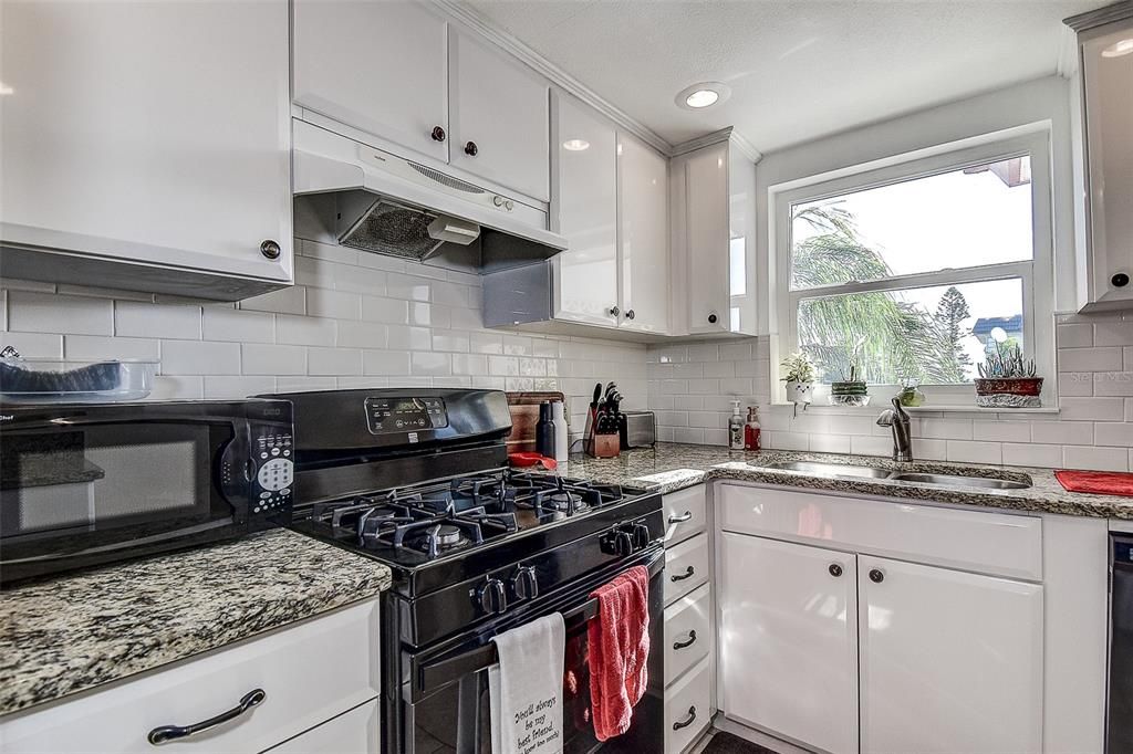 For Sale: $258,000 (2 beds, 2 baths, 1250 Square Feet)