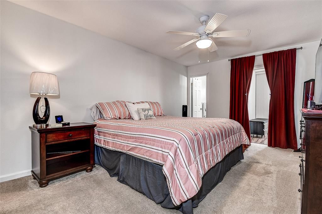 For Sale: $258,000 (2 beds, 2 baths, 1250 Square Feet)