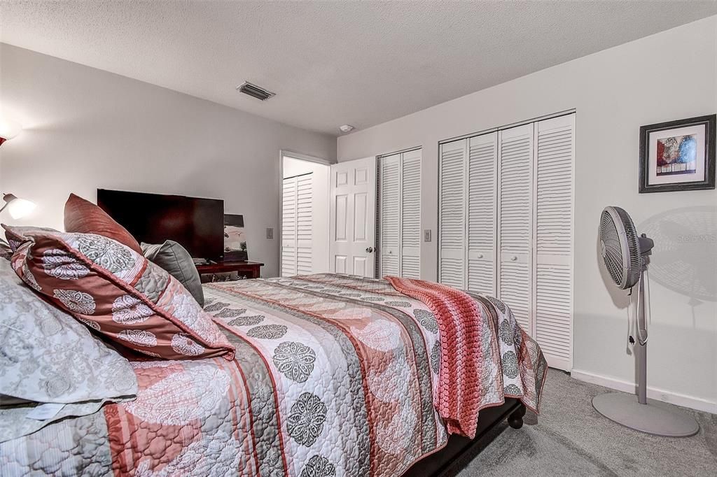 For Sale: $258,000 (2 beds, 2 baths, 1250 Square Feet)