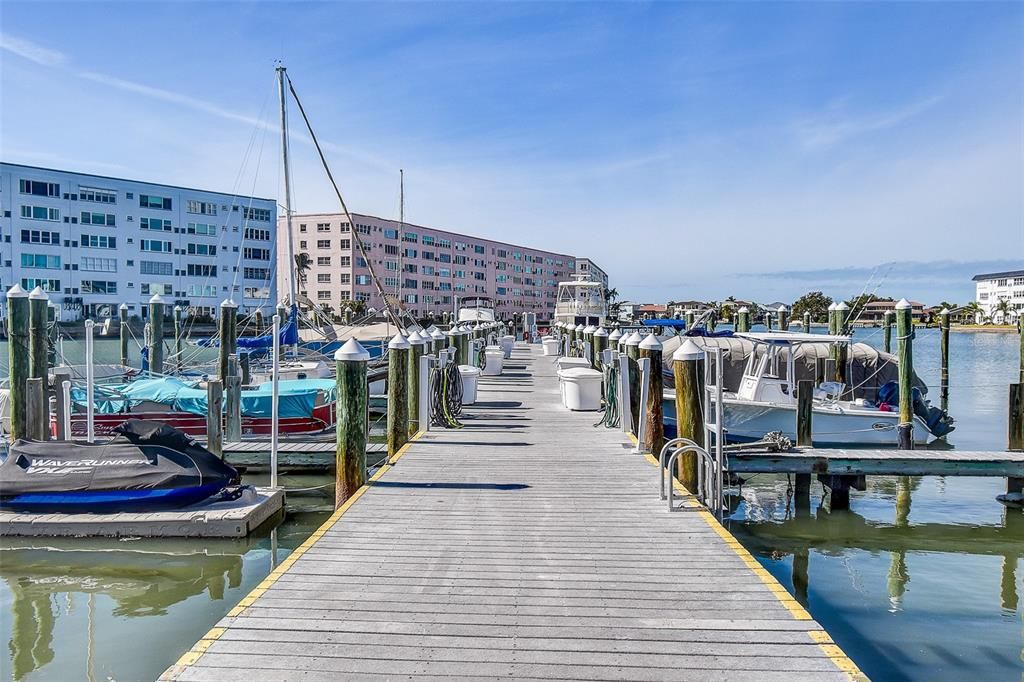 For Sale: $258,000 (2 beds, 2 baths, 1250 Square Feet)