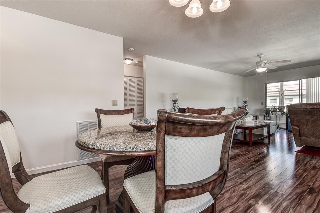 For Sale: $258,000 (2 beds, 2 baths, 1250 Square Feet)