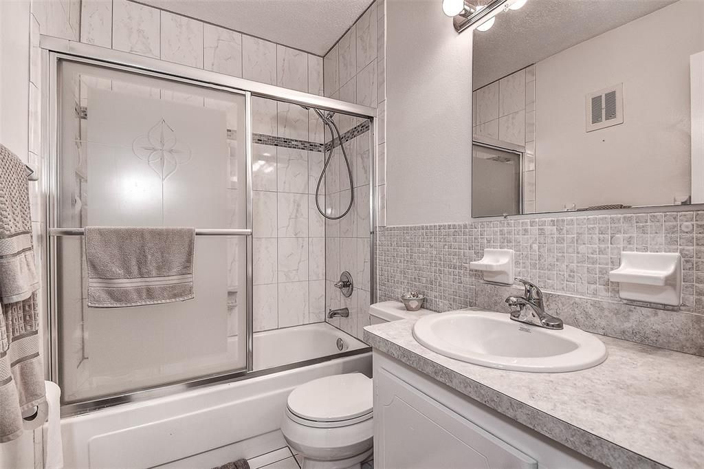 For Sale: $258,000 (2 beds, 2 baths, 1250 Square Feet)