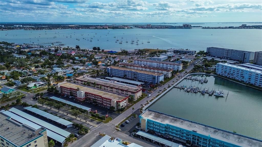 For Sale: $258,000 (2 beds, 2 baths, 1250 Square Feet)