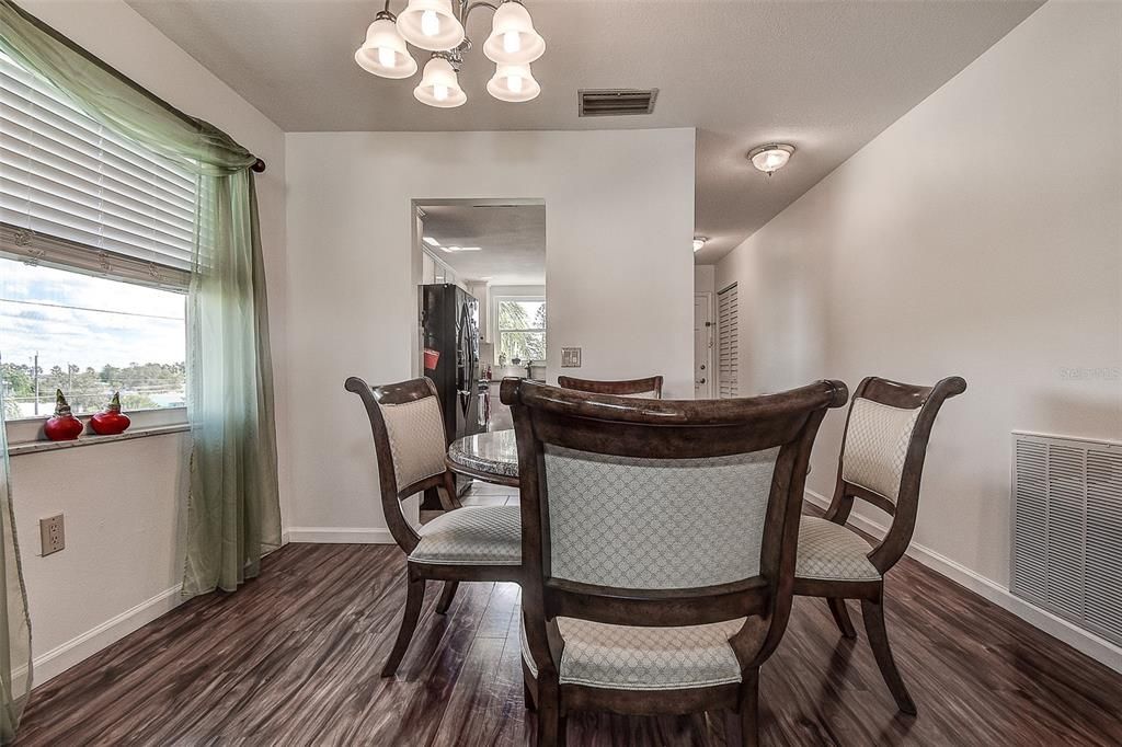 For Sale: $258,000 (2 beds, 2 baths, 1250 Square Feet)