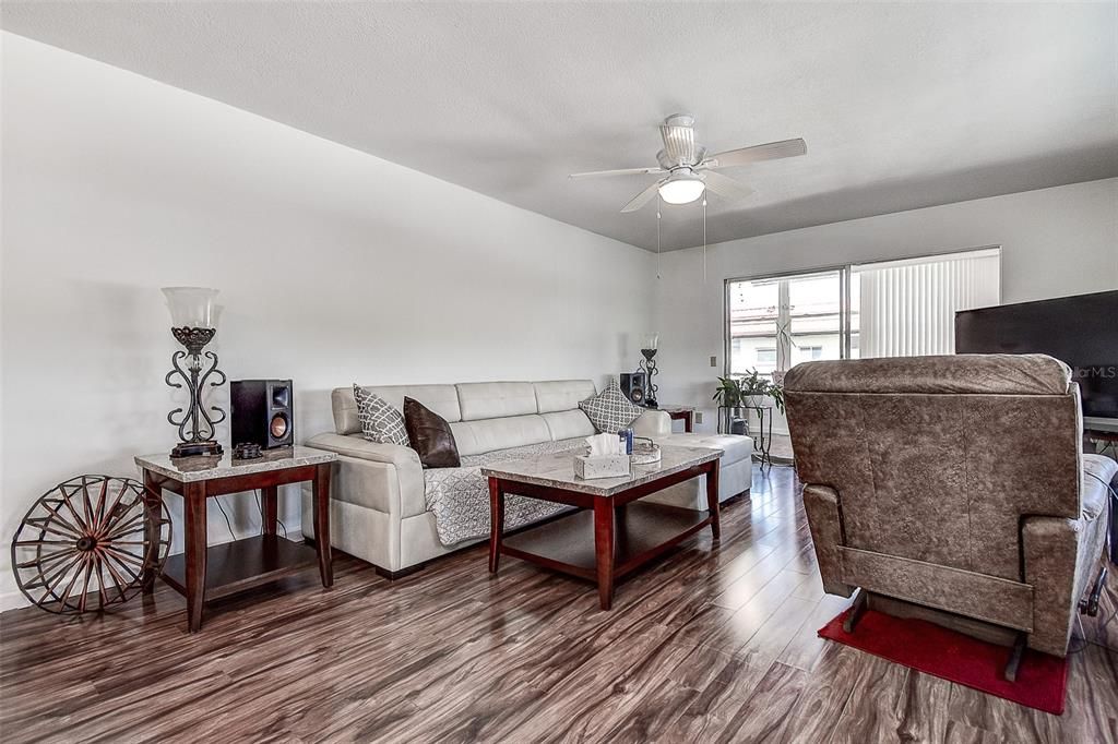 For Sale: $258,000 (2 beds, 2 baths, 1250 Square Feet)