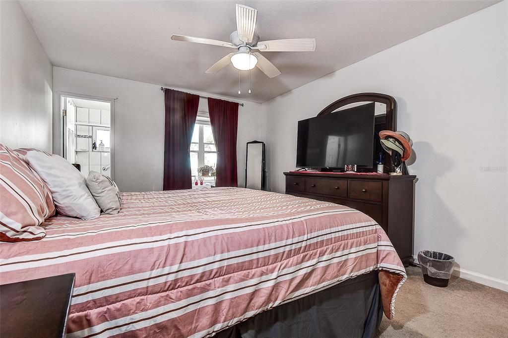 For Sale: $258,000 (2 beds, 2 baths, 1250 Square Feet)