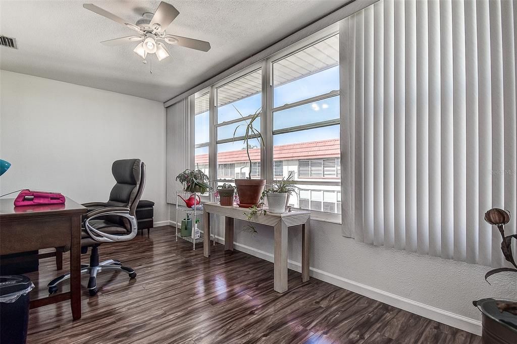 For Sale: $258,000 (2 beds, 2 baths, 1250 Square Feet)