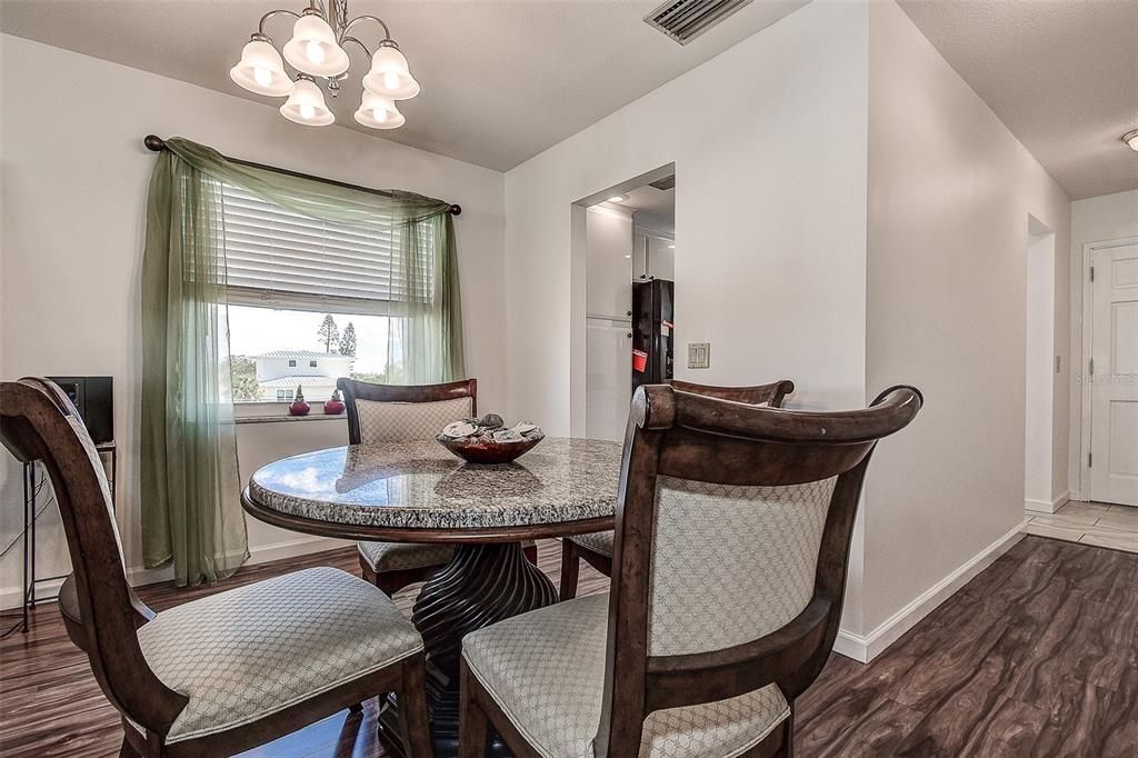 For Sale: $258,000 (2 beds, 2 baths, 1250 Square Feet)