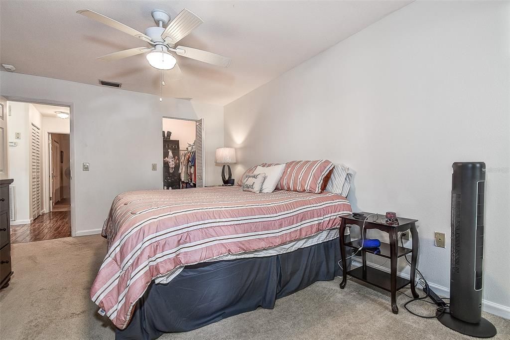For Sale: $258,000 (2 beds, 2 baths, 1250 Square Feet)
