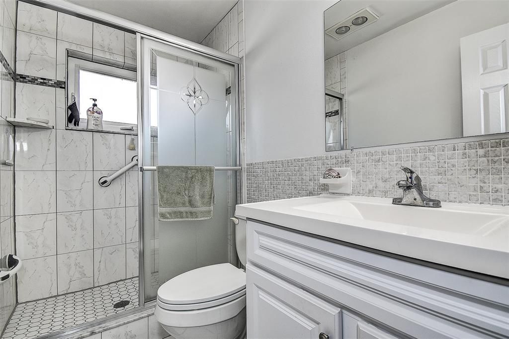 For Sale: $258,000 (2 beds, 2 baths, 1250 Square Feet)