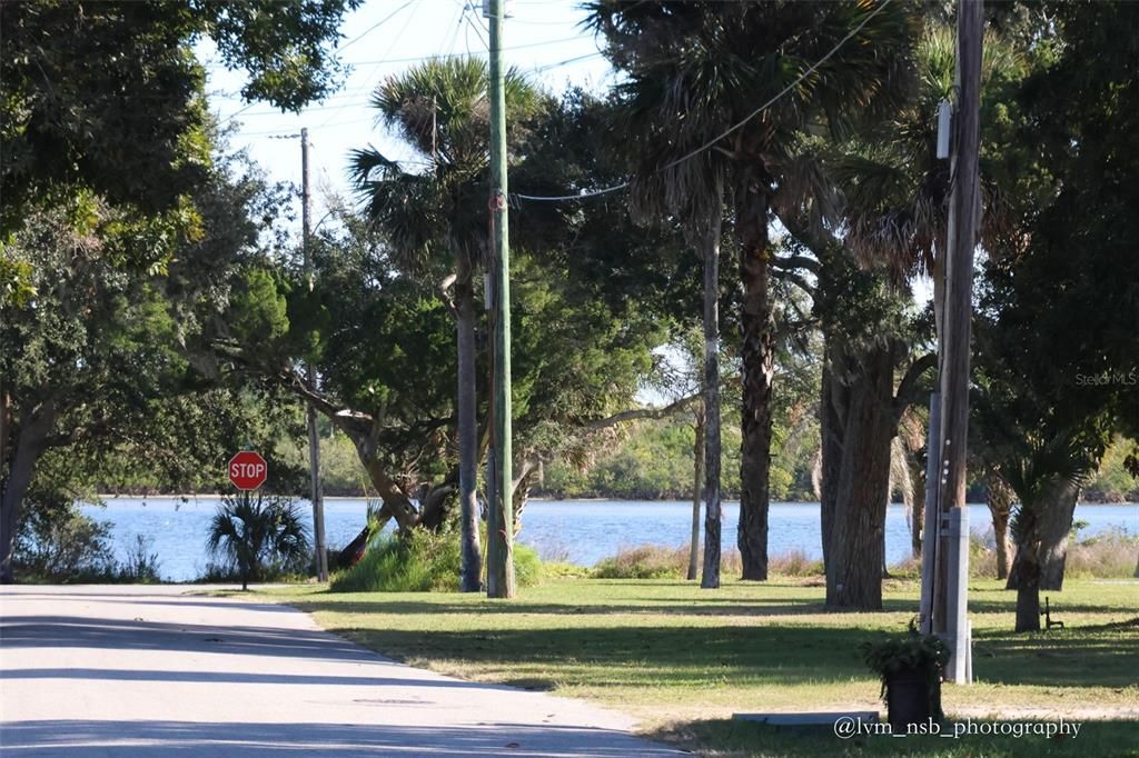 For Sale: $299,000 (2 beds, 1 baths, 994 Square Feet)