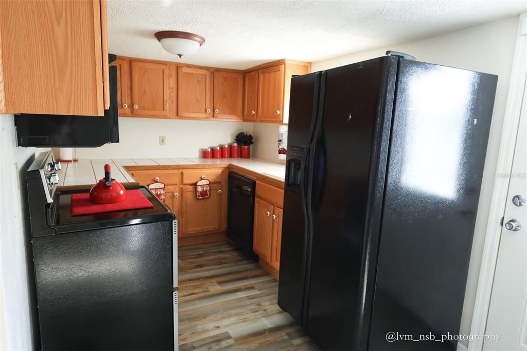 For Sale: $299,000 (2 beds, 1 baths, 994 Square Feet)