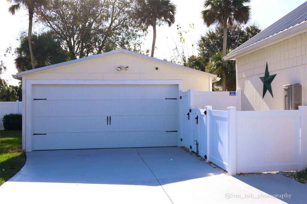 For Sale: $299,000 (2 beds, 1 baths, 994 Square Feet)