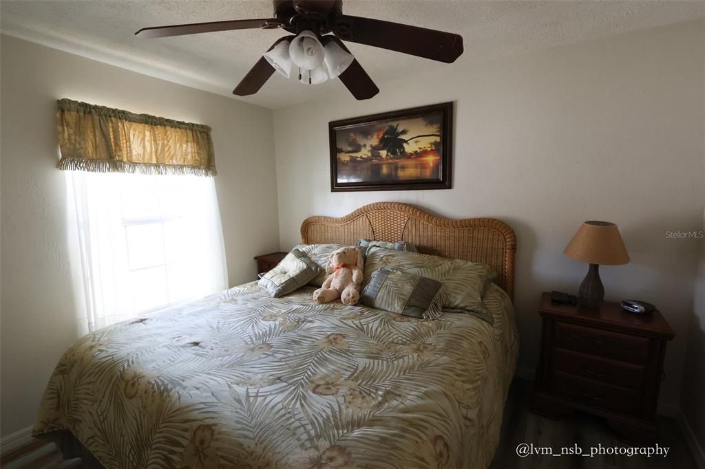 For Sale: $299,000 (2 beds, 1 baths, 994 Square Feet)