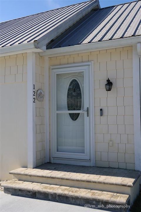 For Sale: $299,000 (2 beds, 1 baths, 994 Square Feet)