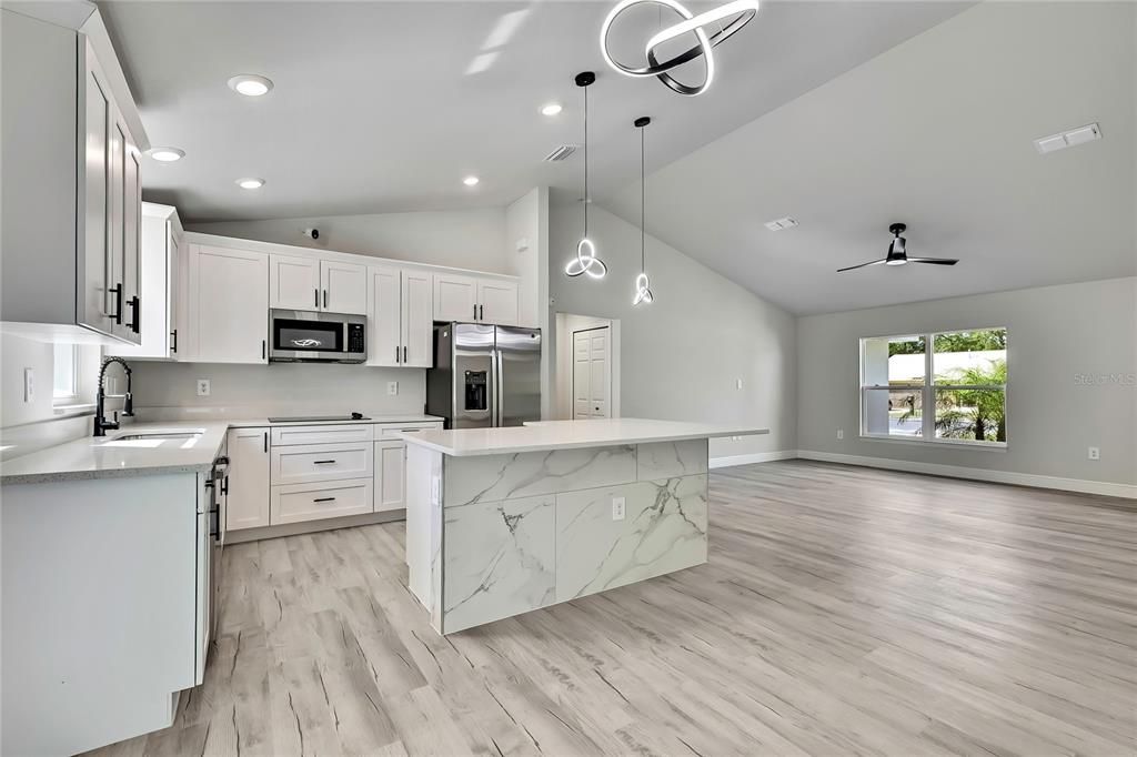 出租: $1,800 (3 贝兹, 2 浴室, 1366 平方英尺)