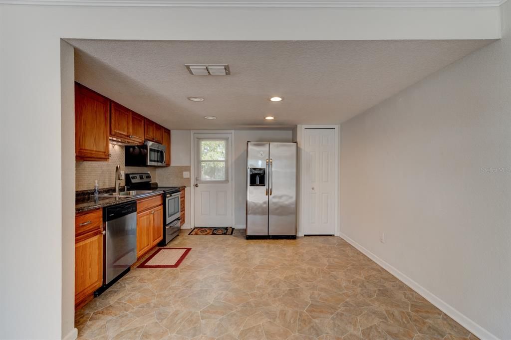 For Rent: $2,100 (4 beds, 2 baths, 1800 Square Feet)