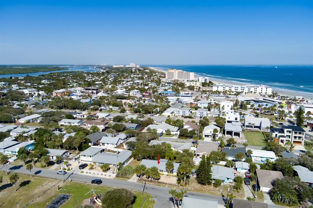 For Rent: $2,100 (4 beds, 2 baths, 1800 Square Feet)