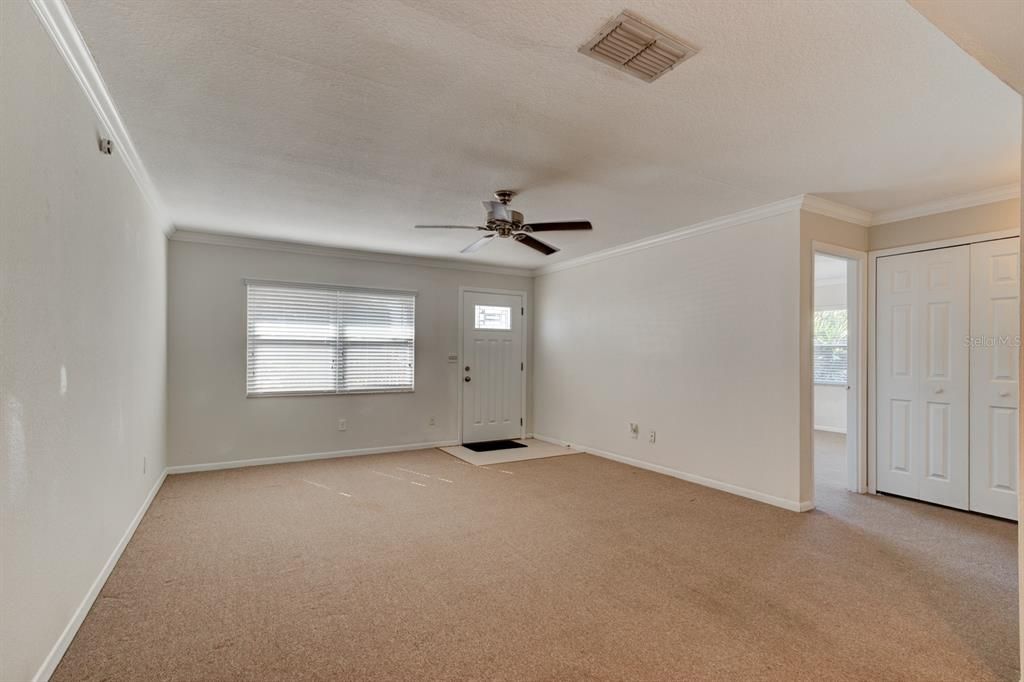 For Rent: $2,100 (4 beds, 2 baths, 1800 Square Feet)