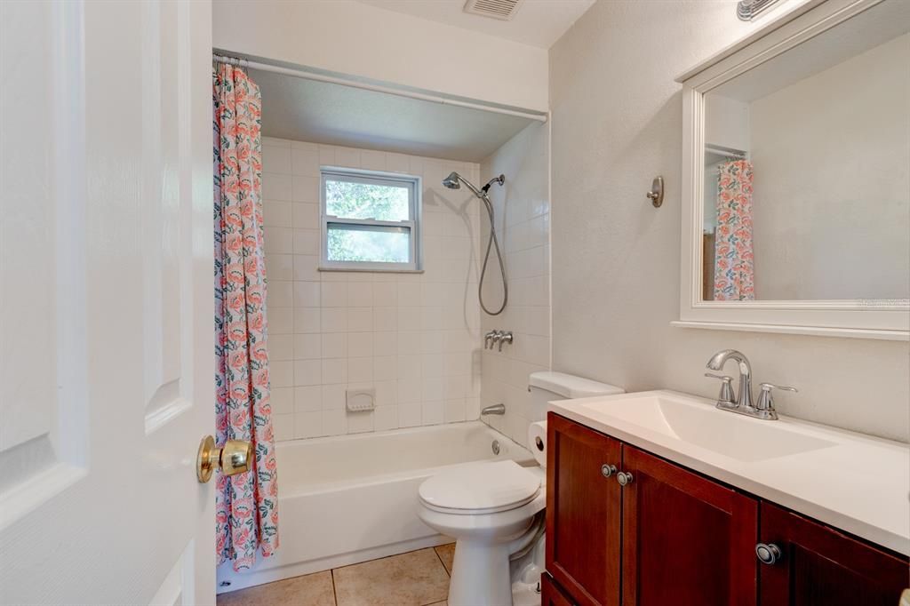 For Rent: $2,100 (4 beds, 2 baths, 1800 Square Feet)