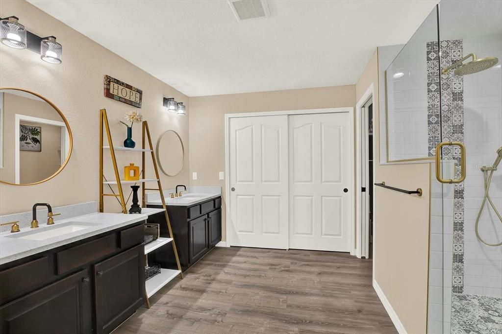 For Sale: $355,000 (3 beds, 2 baths, 1966 Square Feet)