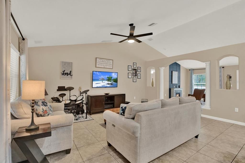 For Sale: $355,000 (3 beds, 2 baths, 1966 Square Feet)