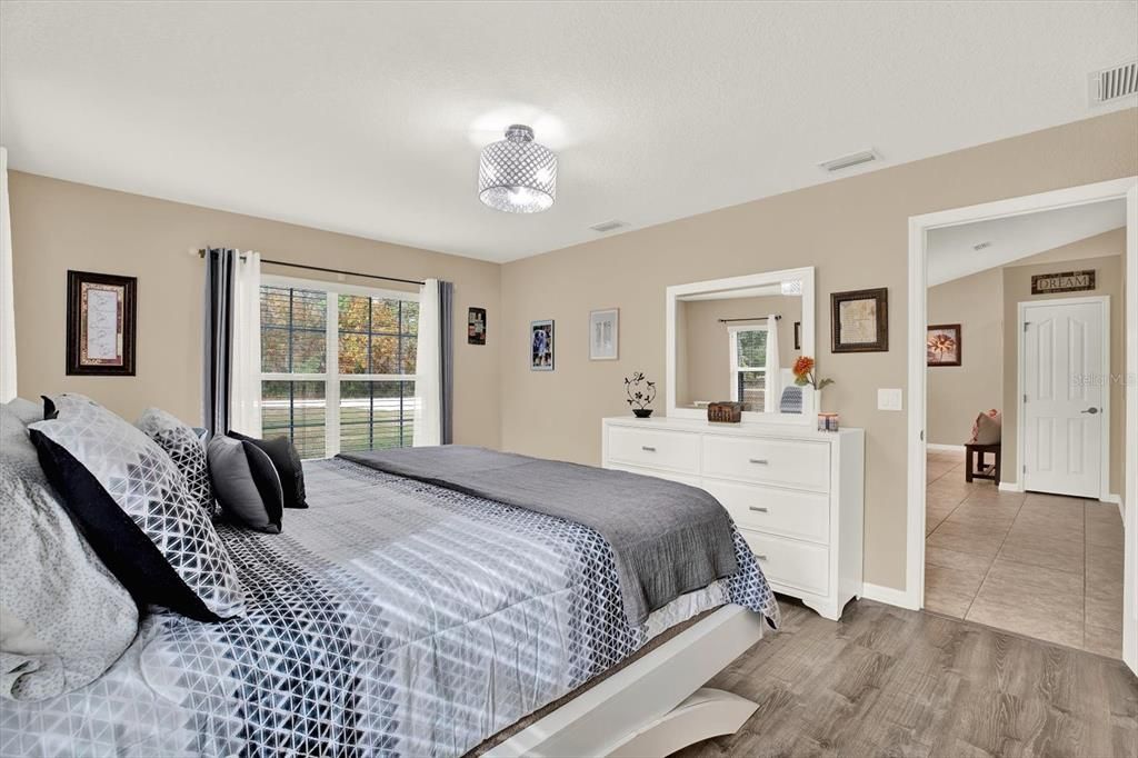 For Sale: $355,000 (3 beds, 2 baths, 1966 Square Feet)