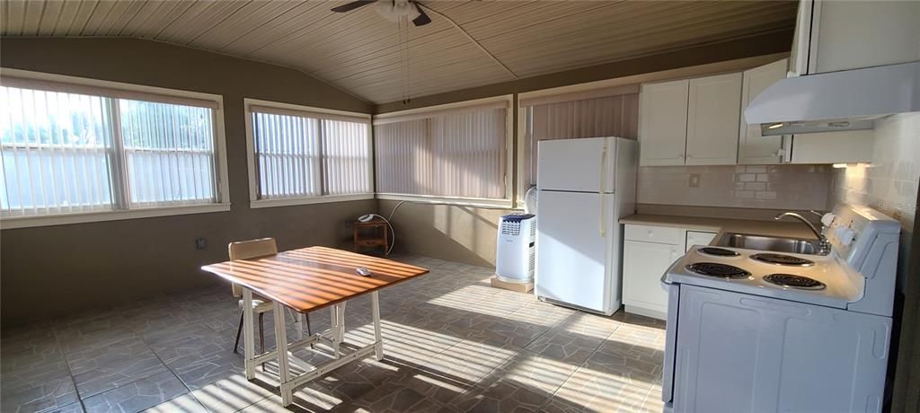 For Sale: $650,000 (5 beds, 3 baths, 2053 Square Feet)