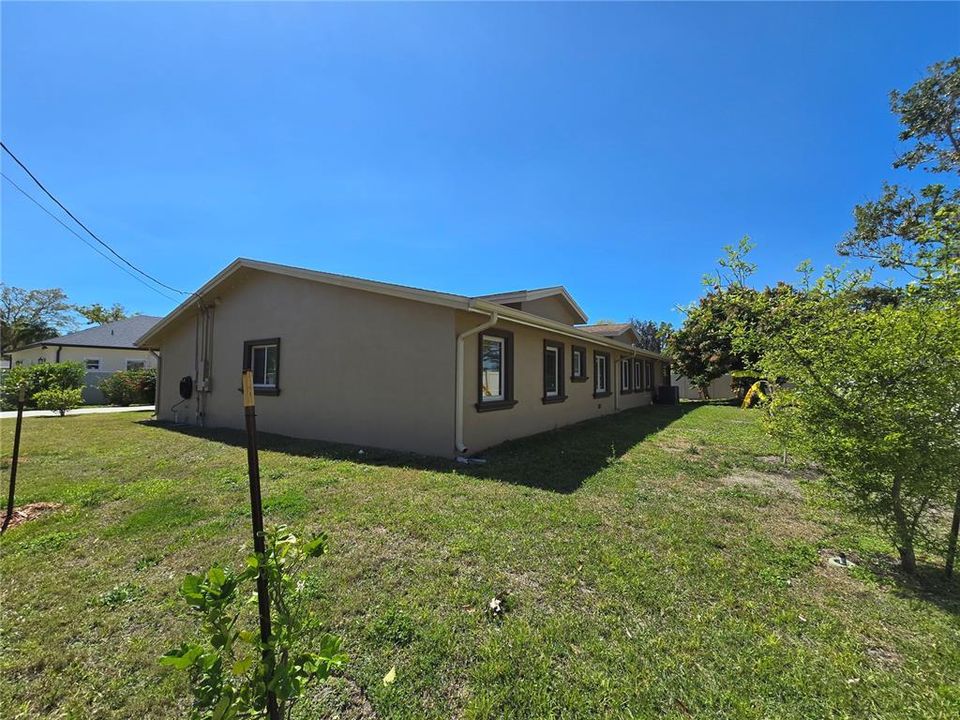 For Sale: $650,000 (5 beds, 3 baths, 2053 Square Feet)