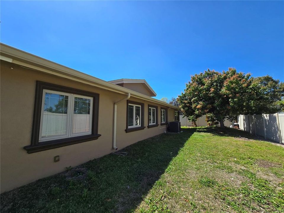 For Sale: $650,000 (5 beds, 3 baths, 2053 Square Feet)