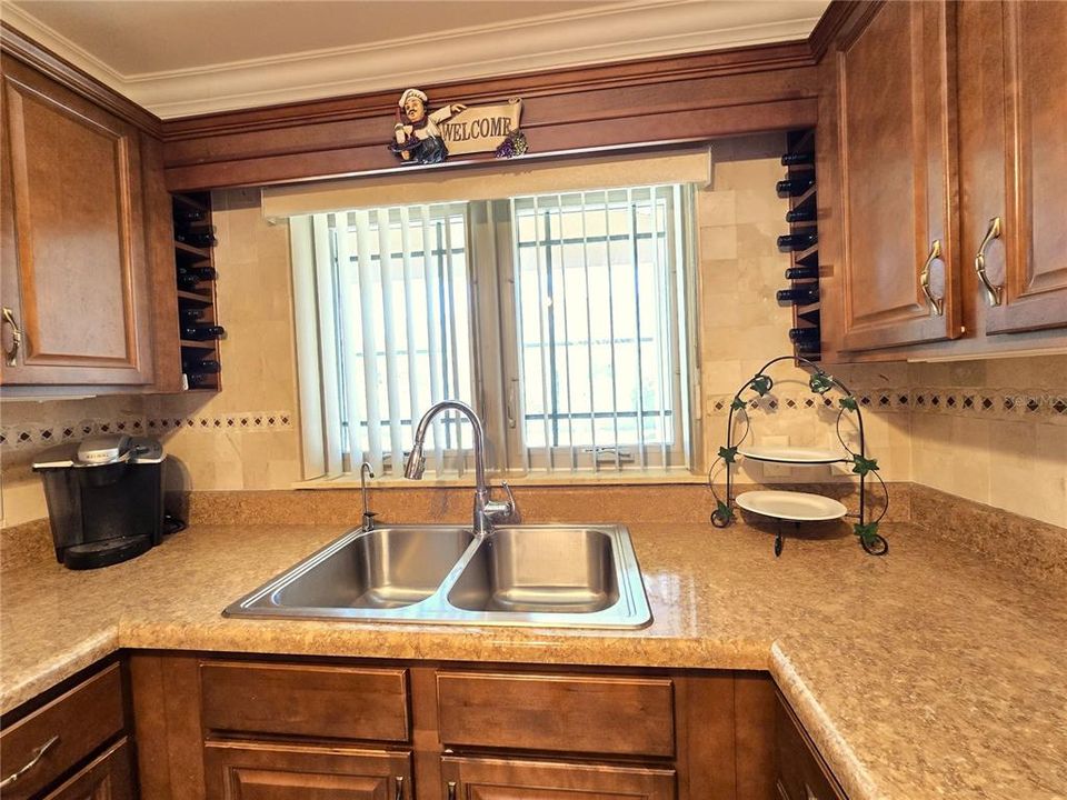 For Sale: $650,000 (5 beds, 3 baths, 2053 Square Feet)