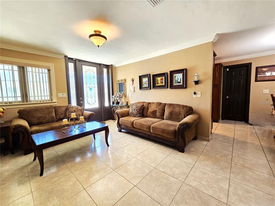 For Sale: $650,000 (5 beds, 3 baths, 2053 Square Feet)