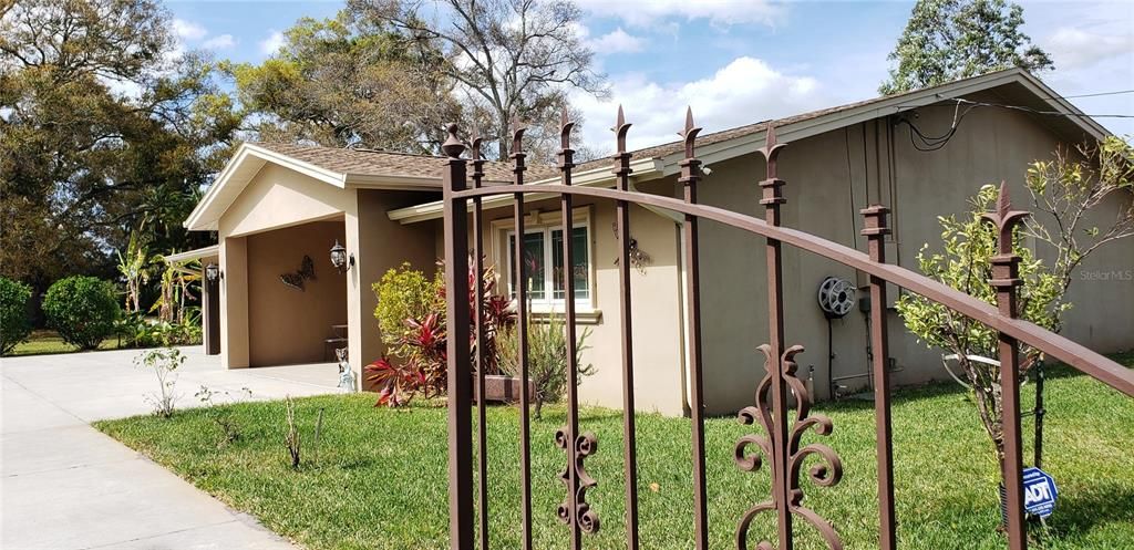 For Sale: $650,000 (5 beds, 3 baths, 2053 Square Feet)