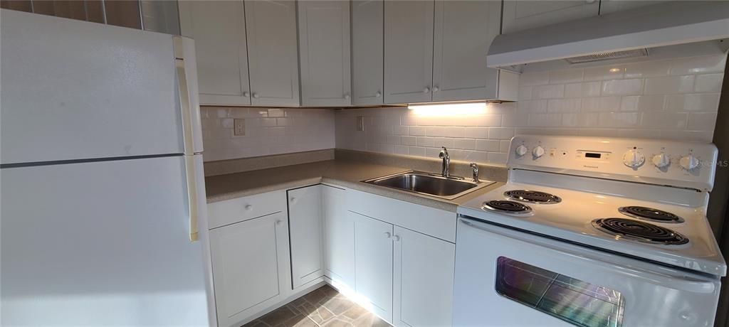 For Sale: $650,000 (5 beds, 3 baths, 2053 Square Feet)