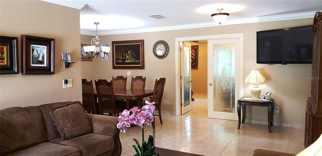 For Sale: $650,000 (5 beds, 3 baths, 2053 Square Feet)