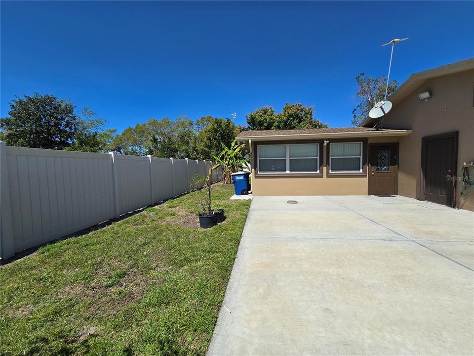 For Sale: $650,000 (5 beds, 3 baths, 2053 Square Feet)